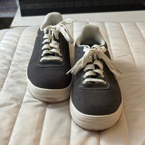 Women’s Size 6 Brahma Grey and White Casual Work Shoes Sneakers Della Steel Toe